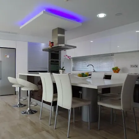Modern And Luxury With 5 Bedrooms And Panoramic Views