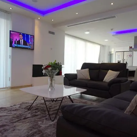 Modern And Luxury With 5 Bedrooms And Panoramic Views Villa