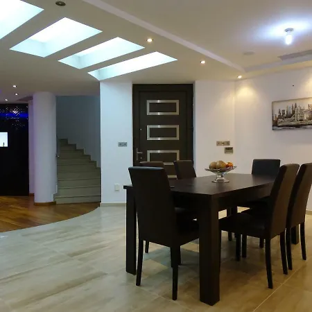 Modern And Luxury With 5 Bedrooms And Panoramic Views *