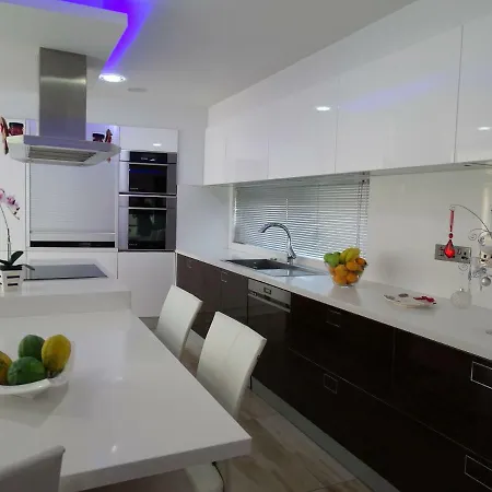 Modern And Luxury With 5 Bedrooms And Panoramic Views Villa *