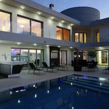 Modern And Luxury With 5 Bedrooms And Panoramic Views