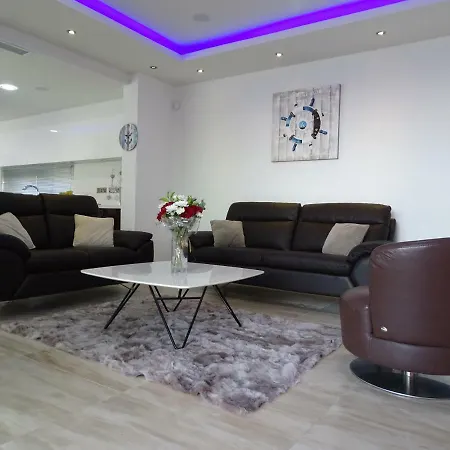 Villa Modern And Luxury With 5 Bedrooms And Panoramic Views *