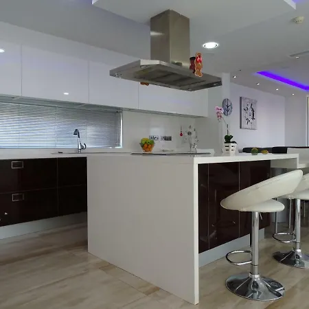 Modern And Luxury With 5 Bedrooms And Panoramic Views *